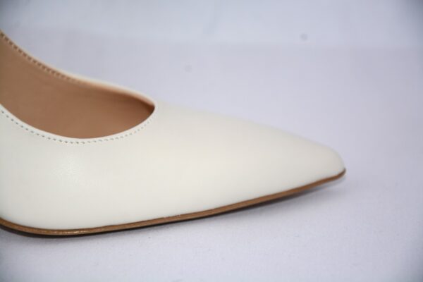 Ofelia slingback a punta da donna  in pelle panna tacco 7 - immagine 2