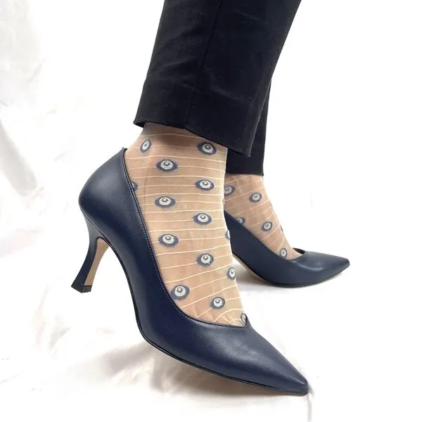 Dècolletè blu a punta in pelle morbidissima è un mix  che fonde il classe e comfort.  Cenerentola pensata  come un'ode alla femminilità leggera e raffinata.