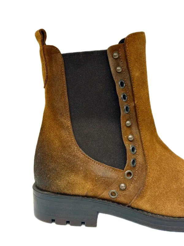 Stivaletto color tabacco in camoscio artigianale Dante - immagine 2