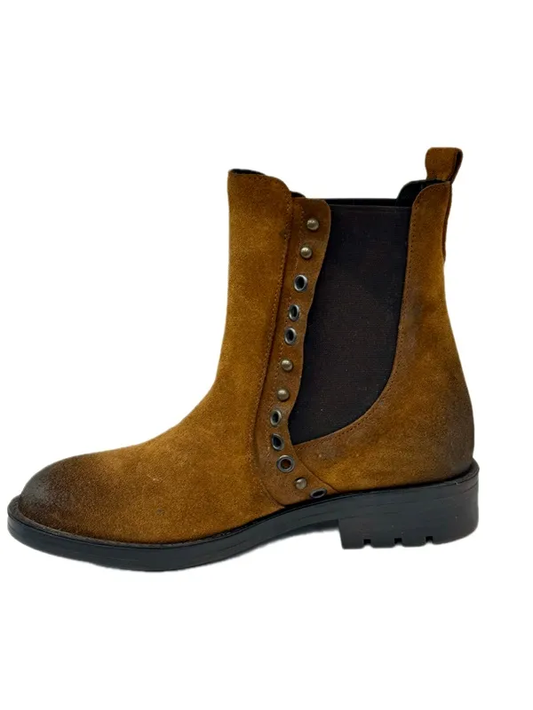 Stivaletto color tabacco in camoscio artigianale Dante - immagine 3