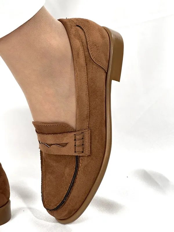 Mocassini color cuoio in camoscio Boston artigianale di Olen Marlov  è un mix  che fonde classe e comfort!