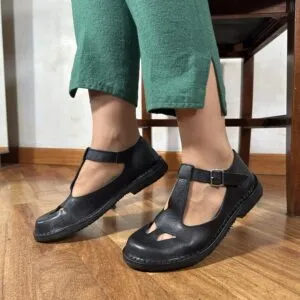 Scarpe bebe con occhietti nere in pelle Beatrice artigianale
