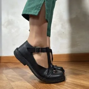 Scarpe bebe con occhietti nere in pelle Beatrice artigianale