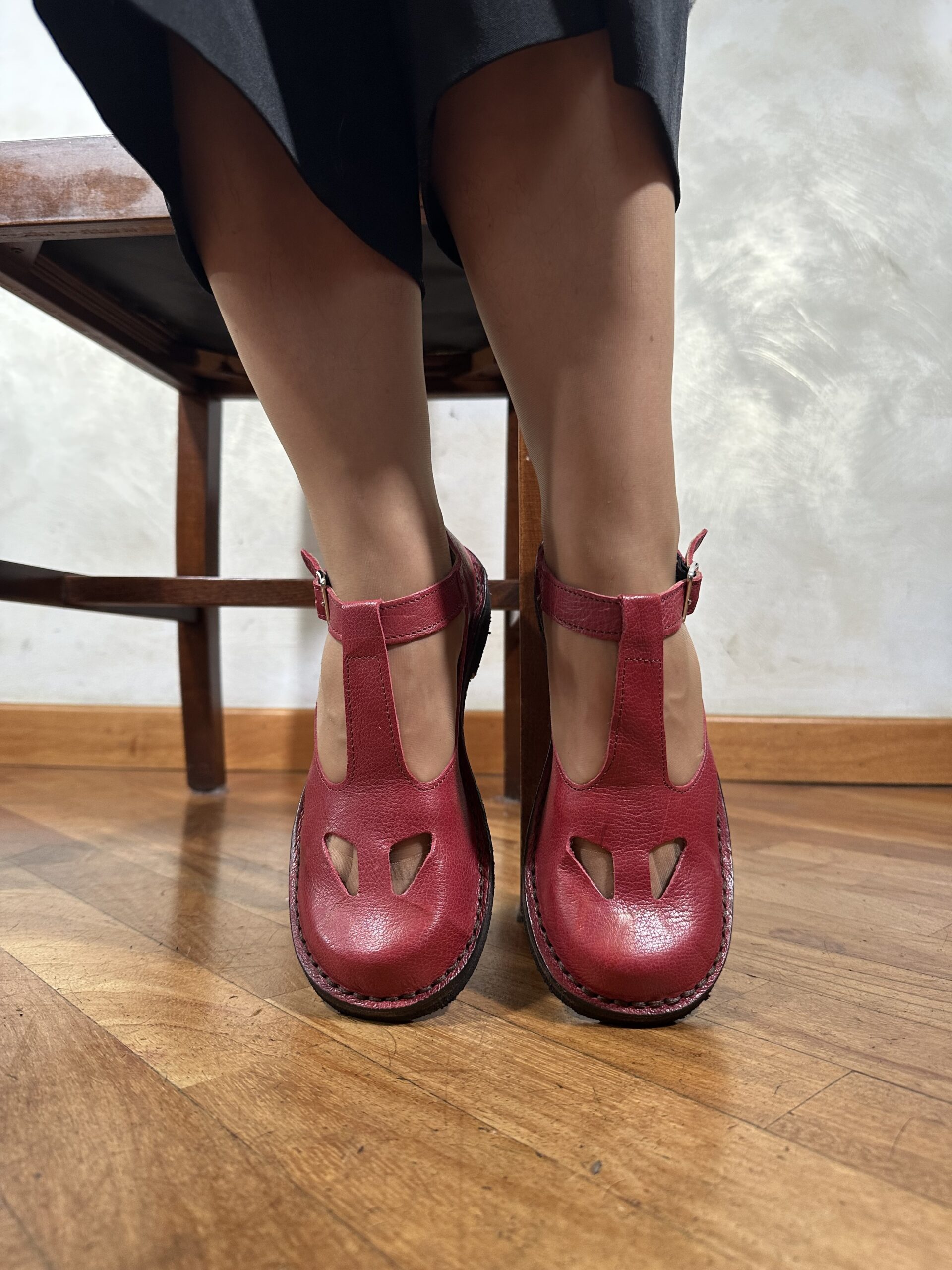 Scarpe bebe rosse in pelle con occhietti Beatrice artigianale - immagine 11