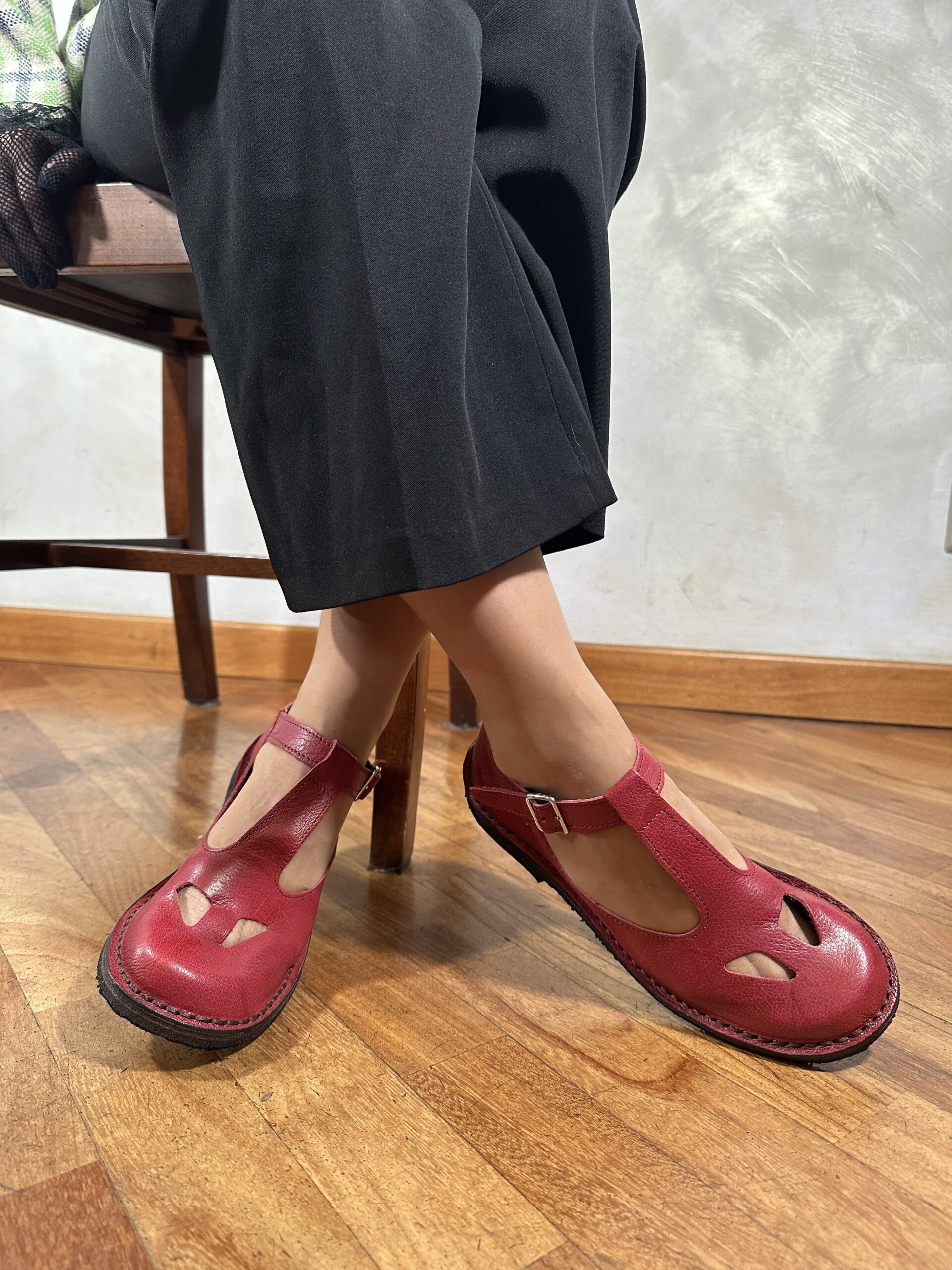 Scarpe bebe rosse in pelle con occhietti Beatrice artigianale - immagine 10