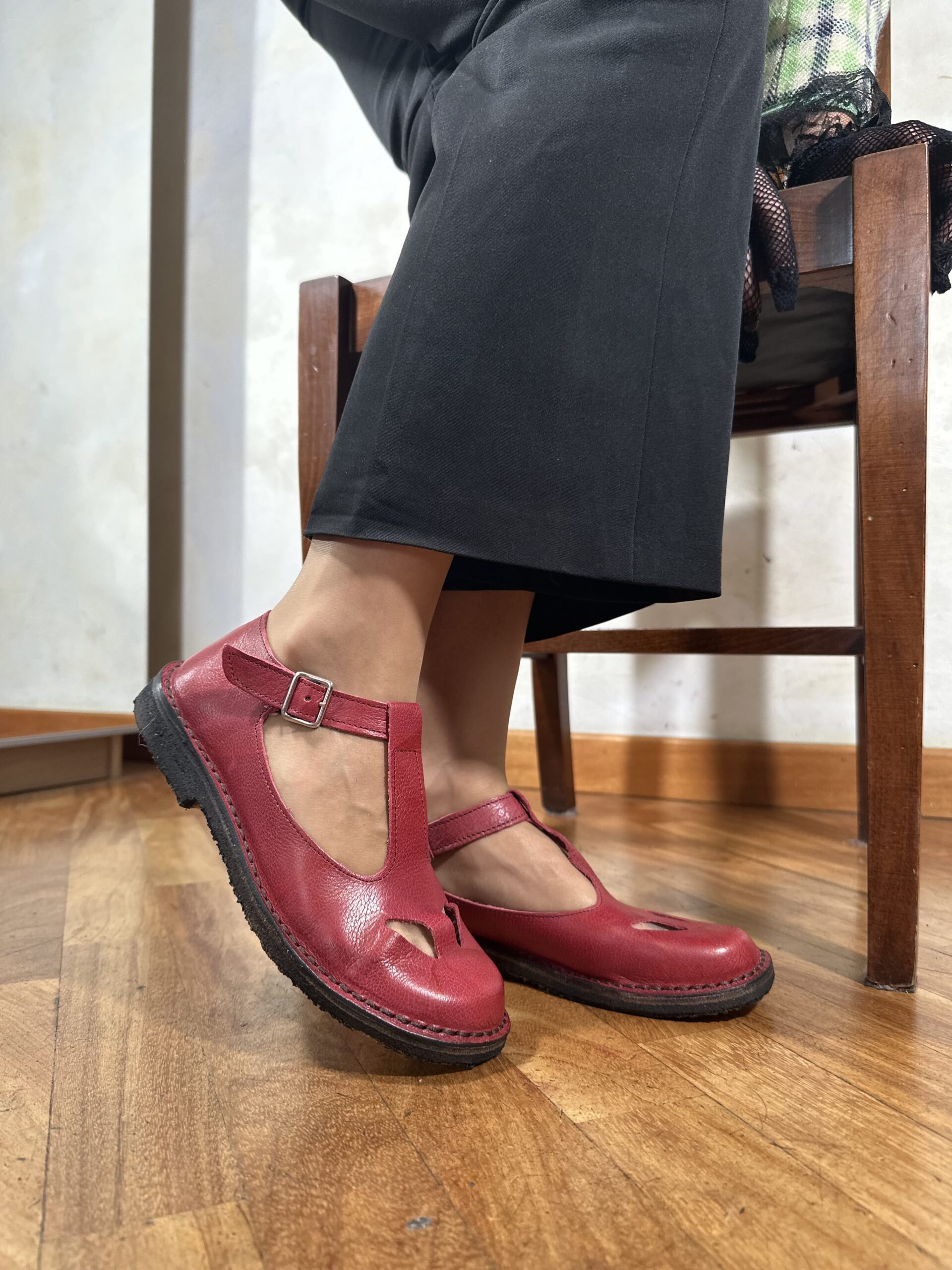 Scarpe bebe rosse in pelle con occhietti Beatrice artigianale - immagine 8